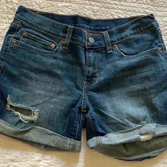 Levi’s shorts - Picture 1 of 3